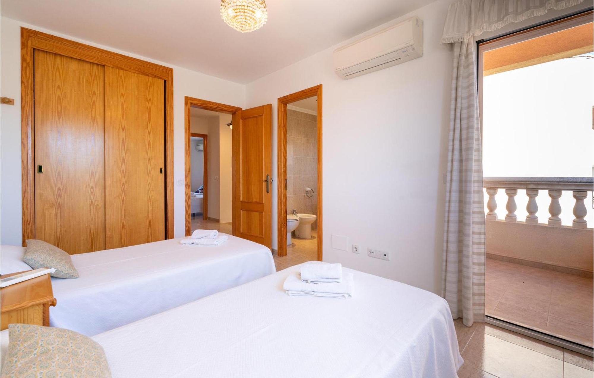4 Bedroom Stunning In Port Dalcudia Feriehus
