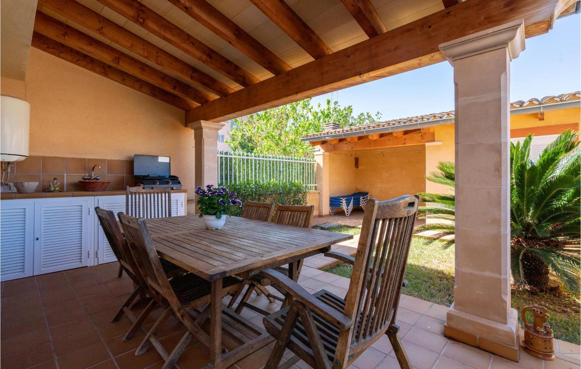 4 Bedroom Stunning In Port Dalcudia Feriehus Port de Alcudia (Mallorca)